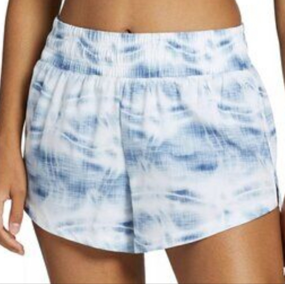 DSG Women's Tie-Dye Mid-Rise Athletic Shorts in Blue & White